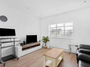 Pass the Keys Isleworth Apartment - 5mins from the Station